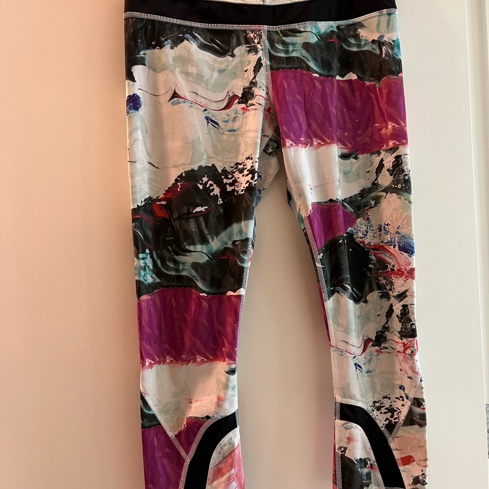 Lululemon Run inspire size 6